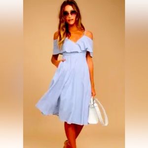 Lightweight dress from Lulus. Never worn. Size small